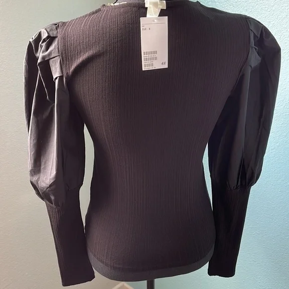 H&M blouse 🖤 - Picture 4 of 5